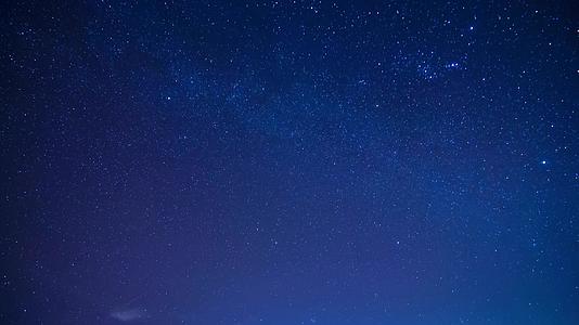 美丽的星空夜空运动2发子弹视频的预览图