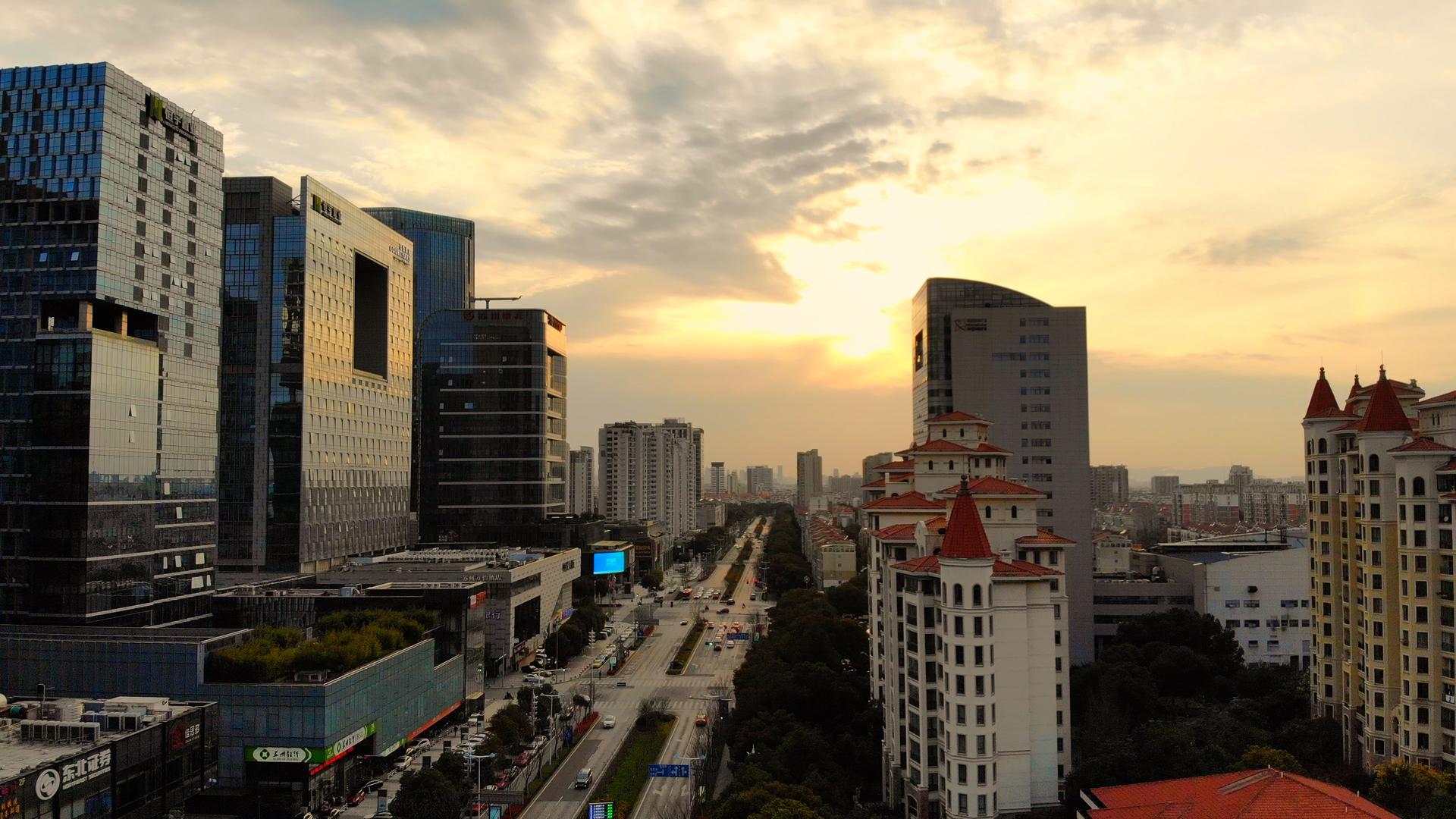 4k航拍城市日落视频的预览图