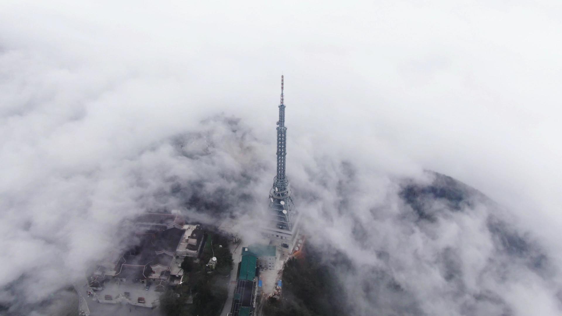 4K航拍湖南南岳衡山5A景区云雾缭绕视频的预览图