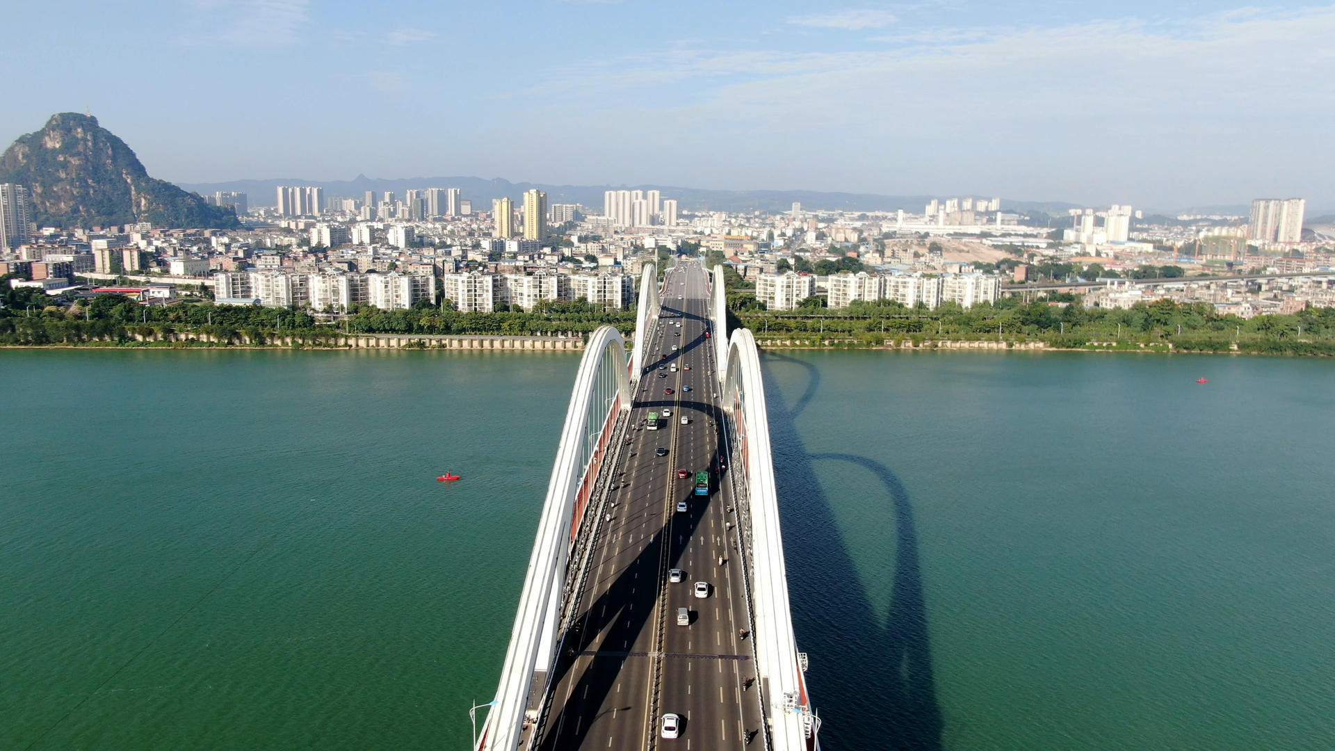 4k航拍柳州广雅大桥视频的预览图