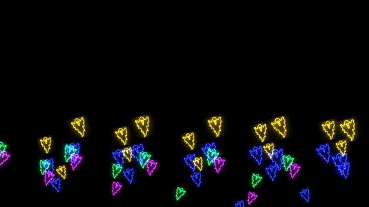 彩虹彩灵鬼在黑屏上慢慢漂浮的概念被用于动画视频的预览图