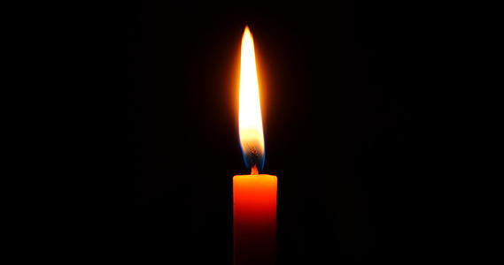 4K红色喜庆蜡烛烛火烛光燃烧吹灭蜡烛视频的预览图