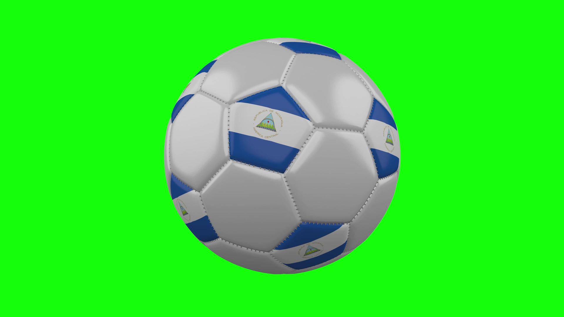 尼卡拉瓜旗以绿色铬键环形旋转踢足球视频的预览图