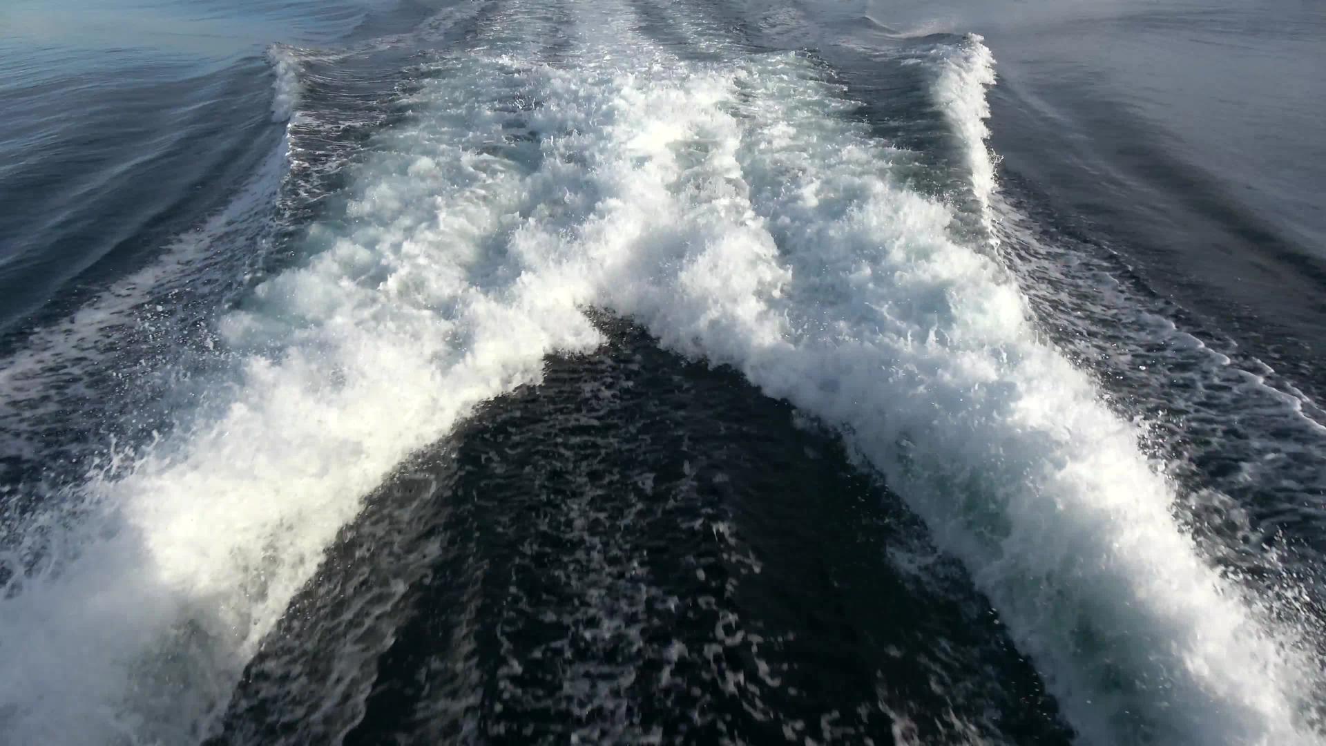 机动船的波浪视频的预览图