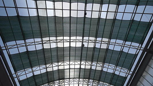 机场或工业厂房钢屋顶结构现代内部结构单位千美元视频的预览图