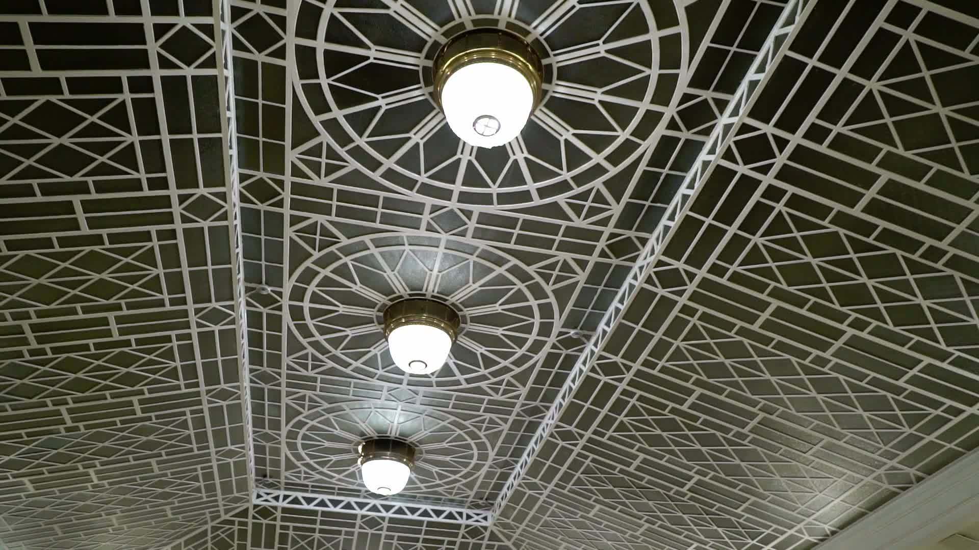 玻璃屋顶装饰在建筑中视频的预览图