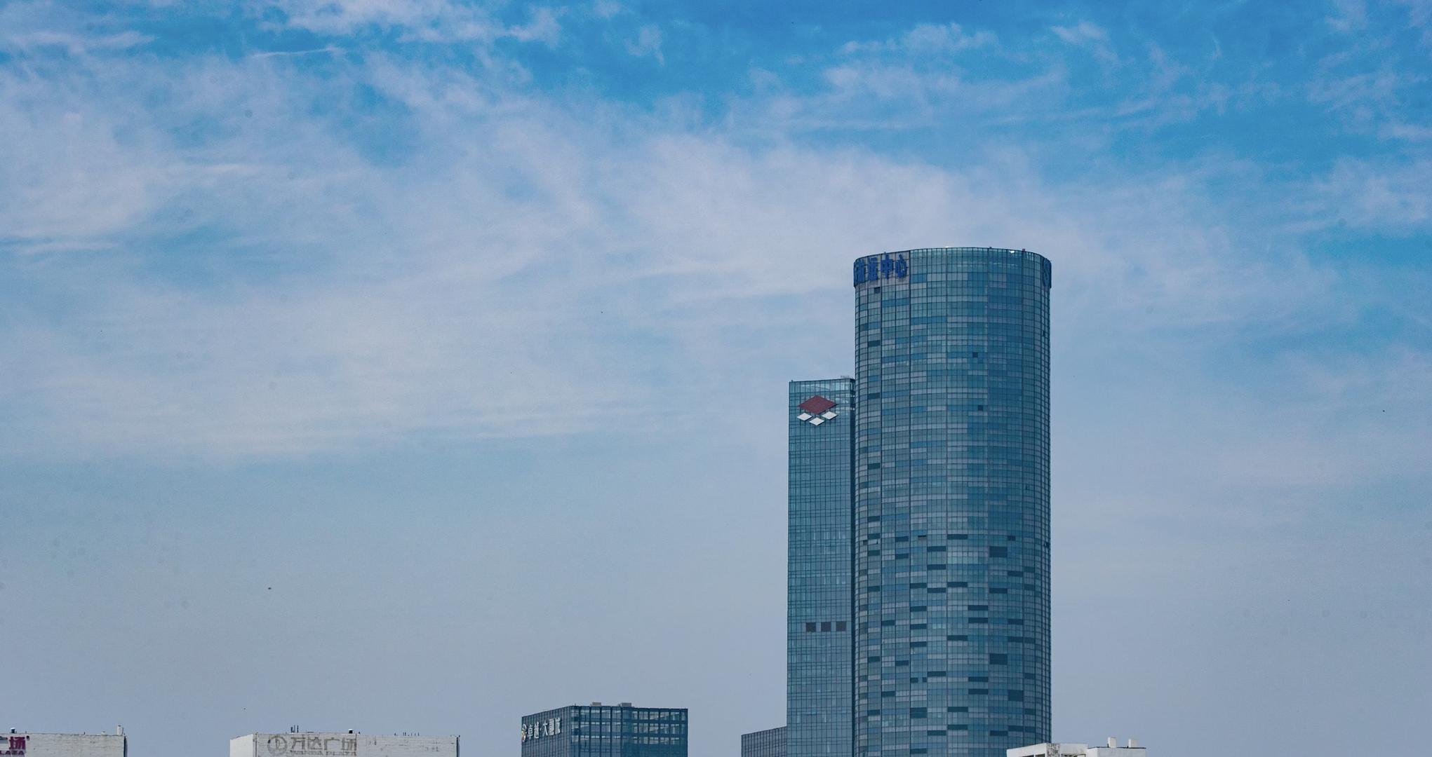 4K高清城市高楼商务办公流云延时视频的预览图