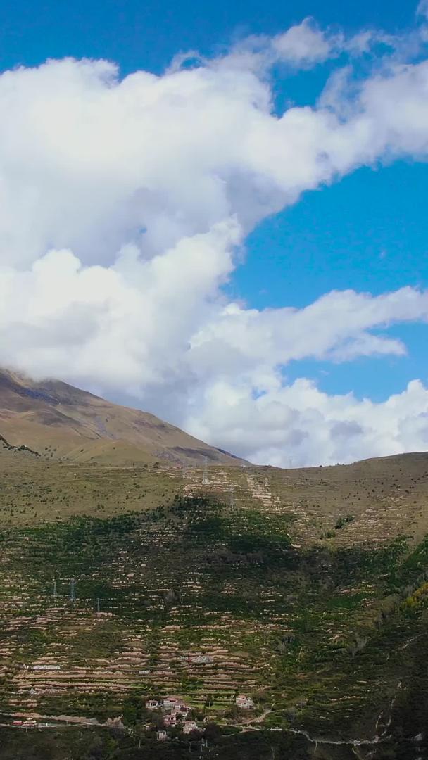 高原山风光视频航拍大气磅礴视频的预览图