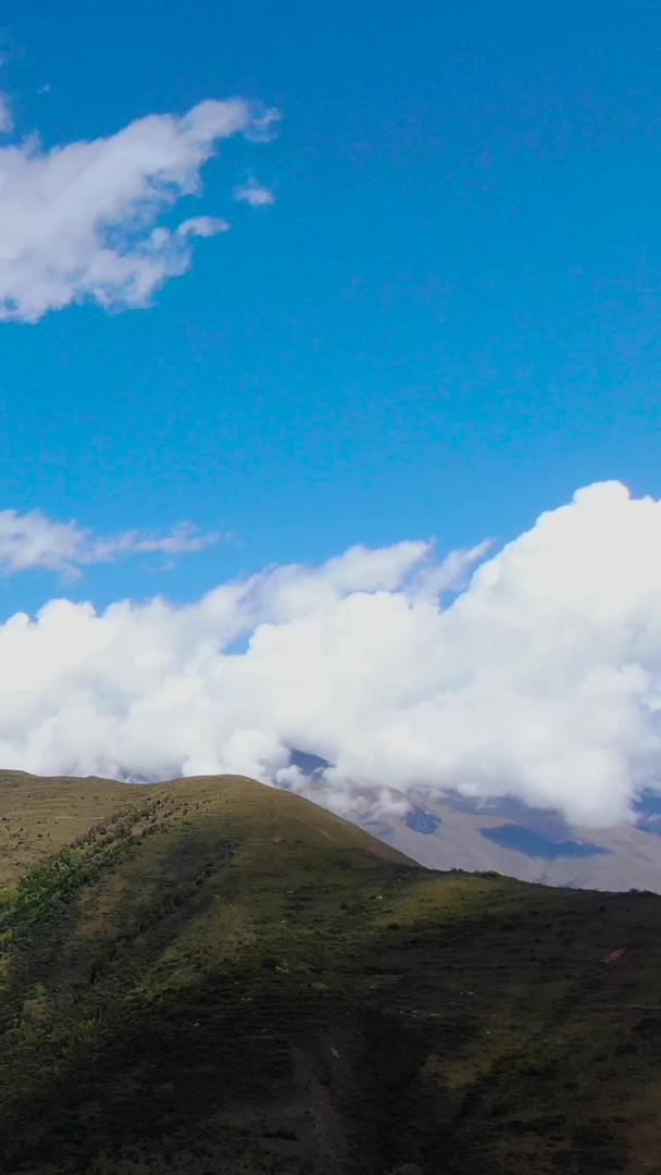 高原山风光视频航拍大气磅礴视频的预览图