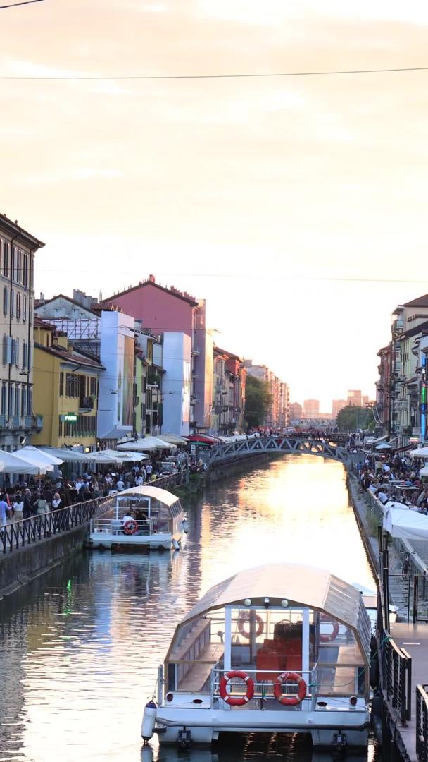 日落街景延时视频在意大利米兰城市视频的预览图