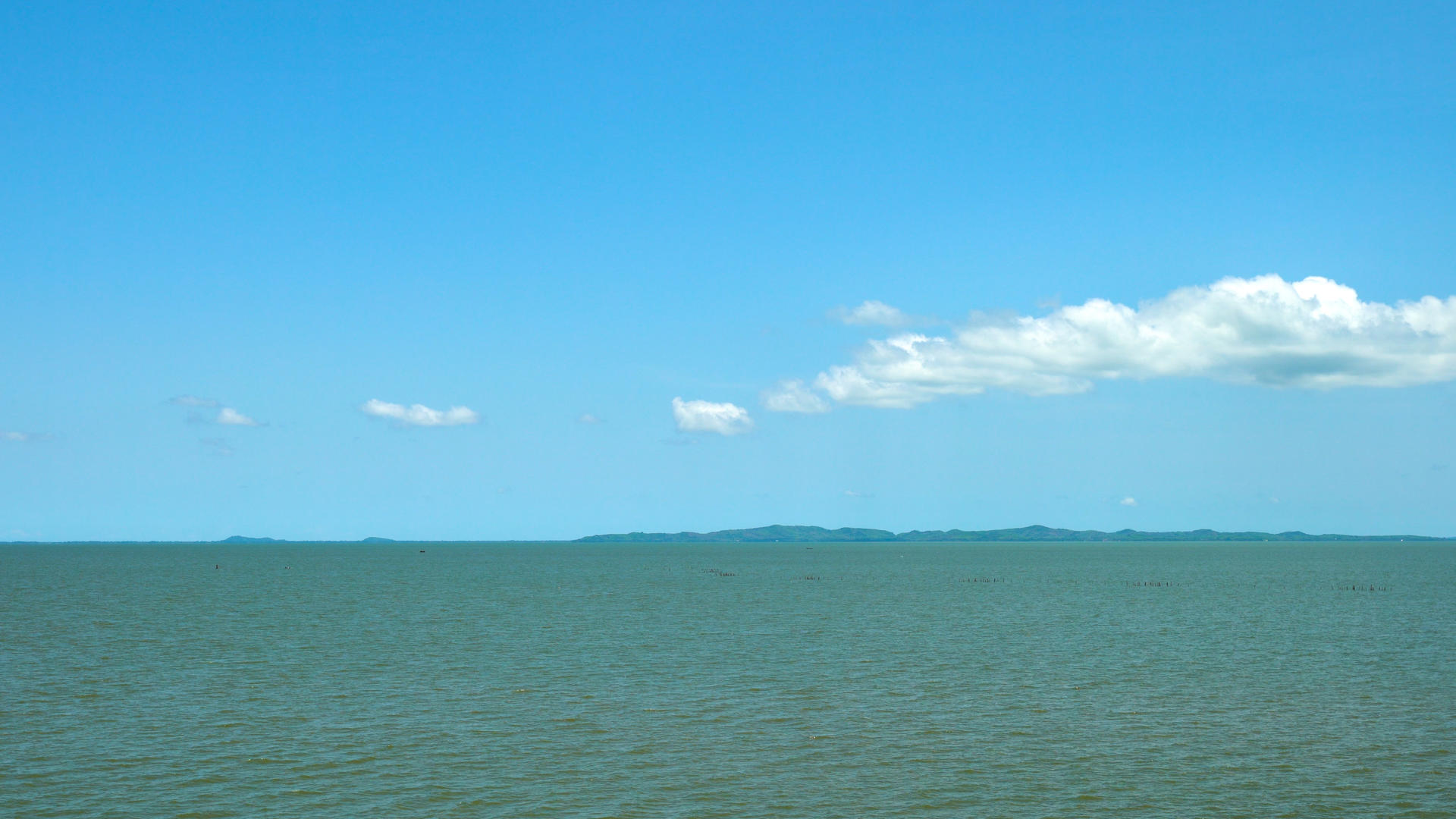 泰国帕他仑宋卡湖湖心岛淡水湖延时4K视频的预览图