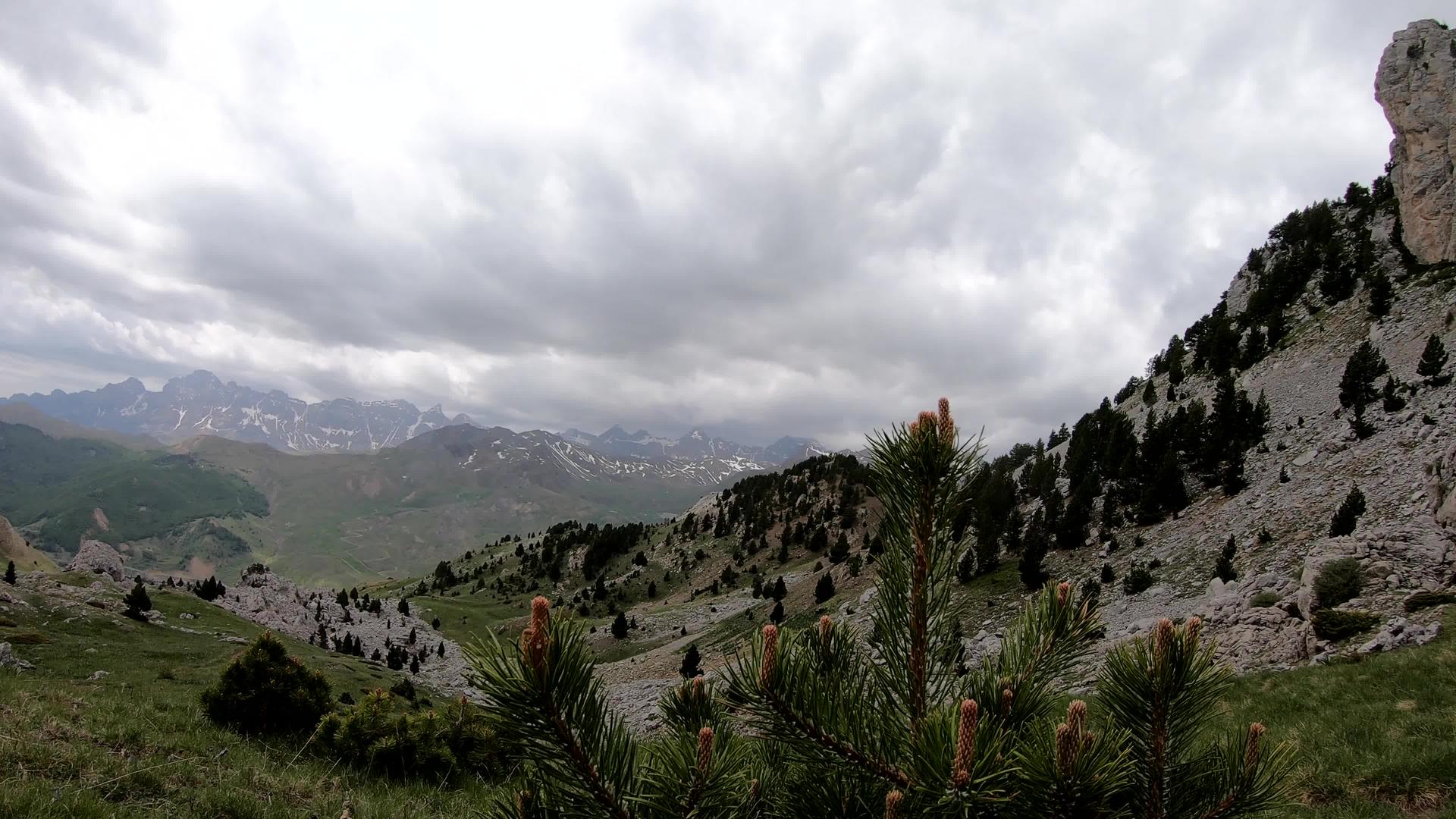 山地景观气候恶劣视频的预览图