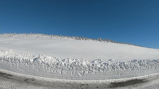 雪山路和山丘视频的预览图