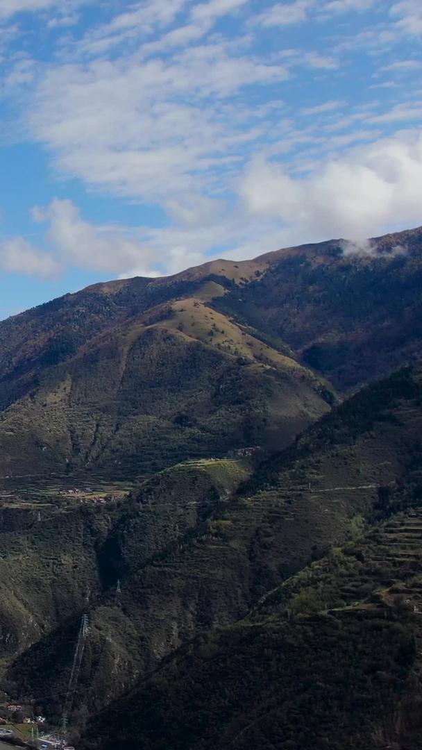 川西高原蓝天白云山脉峡谷航拍视频视频的预览图