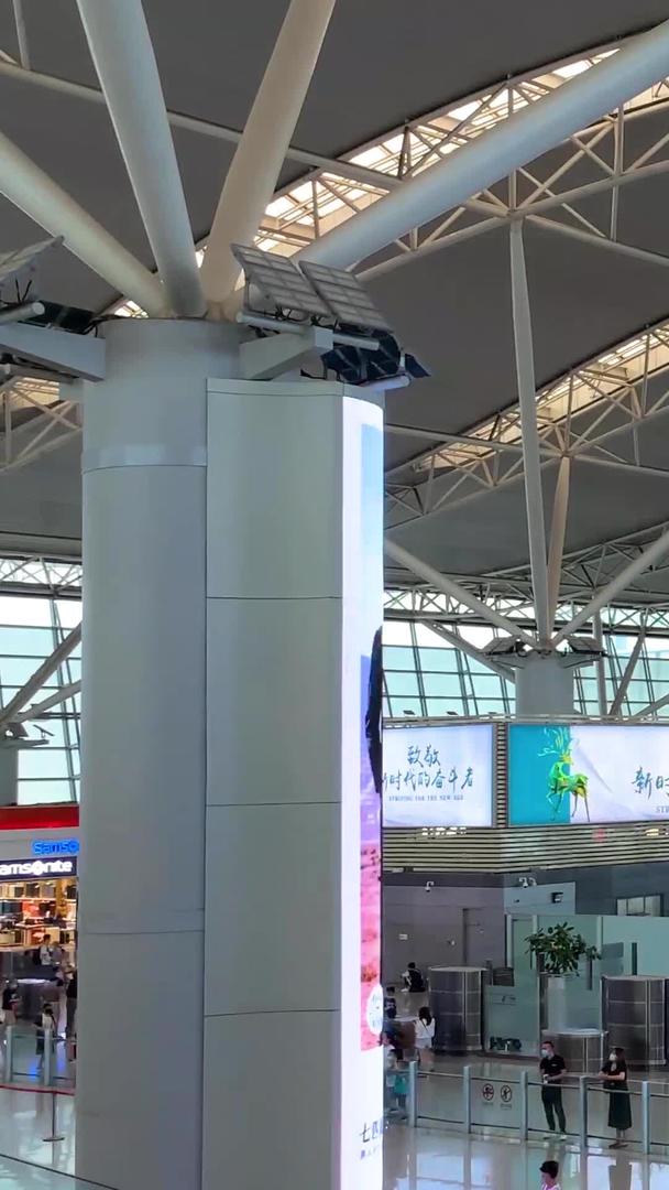 青海西宁机场T2航站楼值机大厅延时视频视频的预览图
