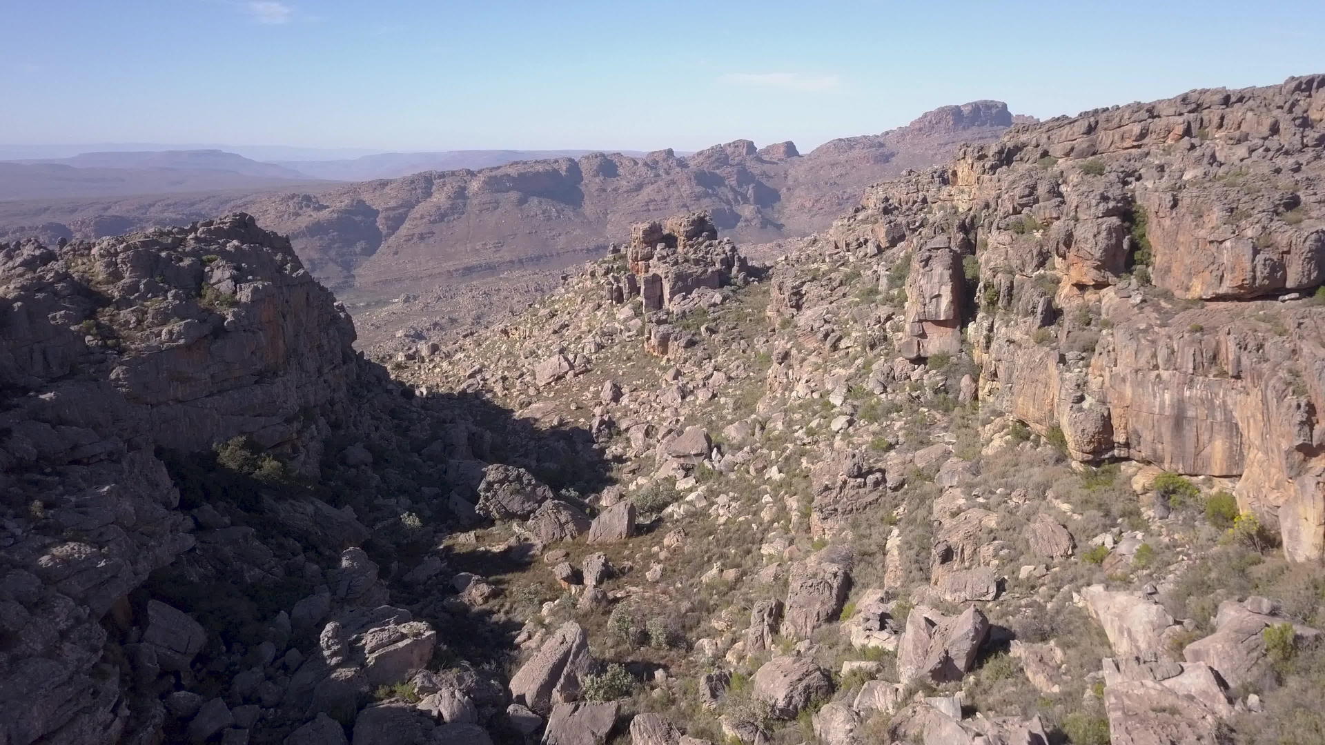 飞越干岩峡谷视频的预览图