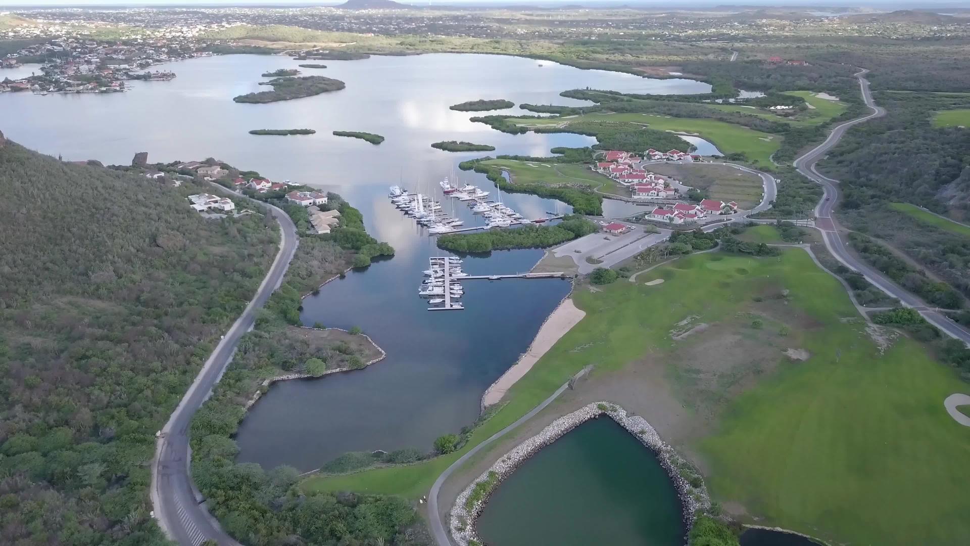 在空中飞扬的港口视频的预览图