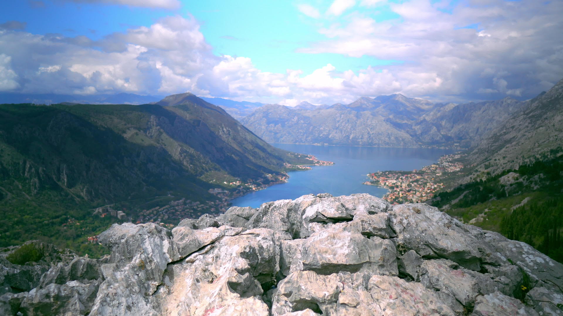 美丽的自然景观空石山峰视频的预览图