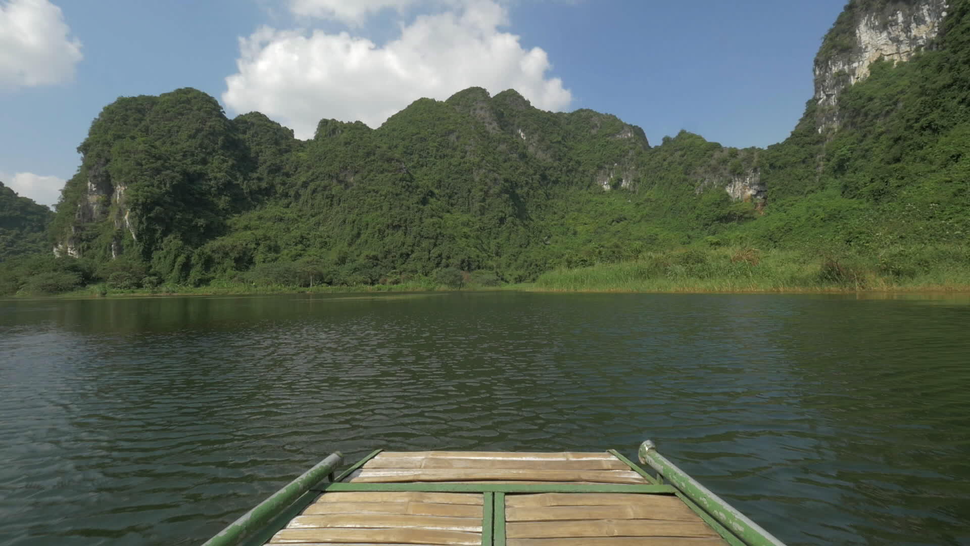 乘船观察tranganvietnam的性质视频的预览图