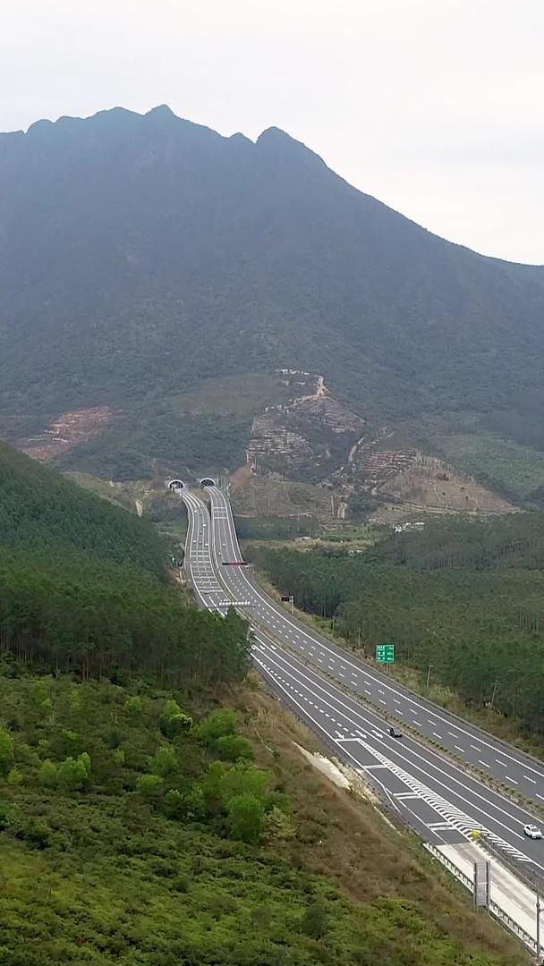 东莞惠高速公路莲花山隧道航拍视频的预览图