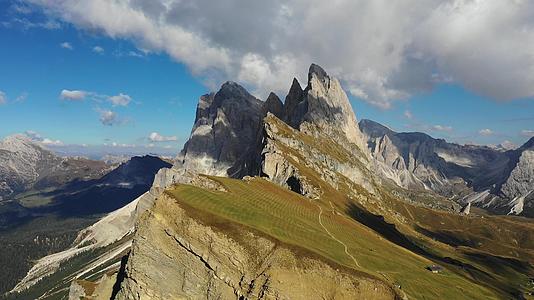 阿尔卑斯山的壮丽景色视频的预览图