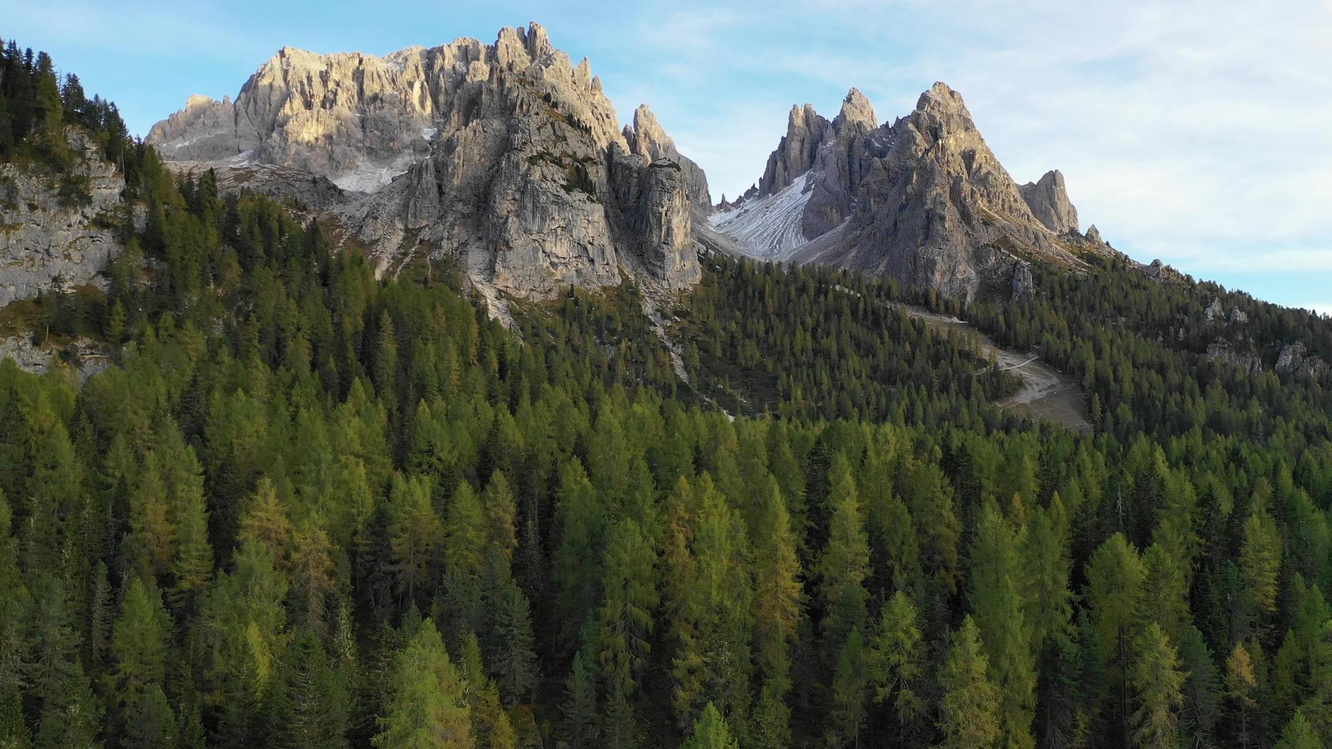 多洛米蒂山脉视频的预览图