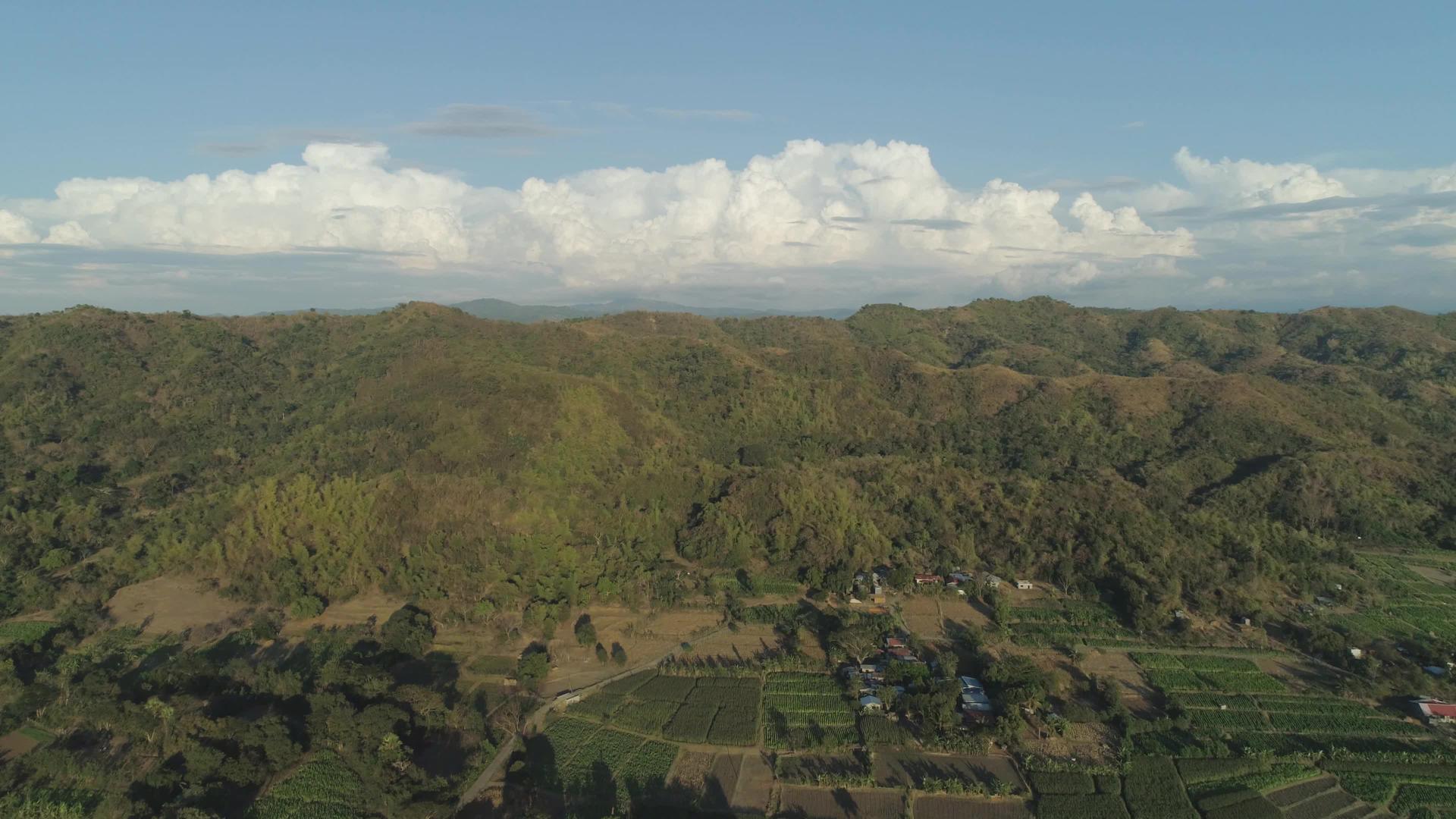 菲利平斯岛的山景视频的预览图