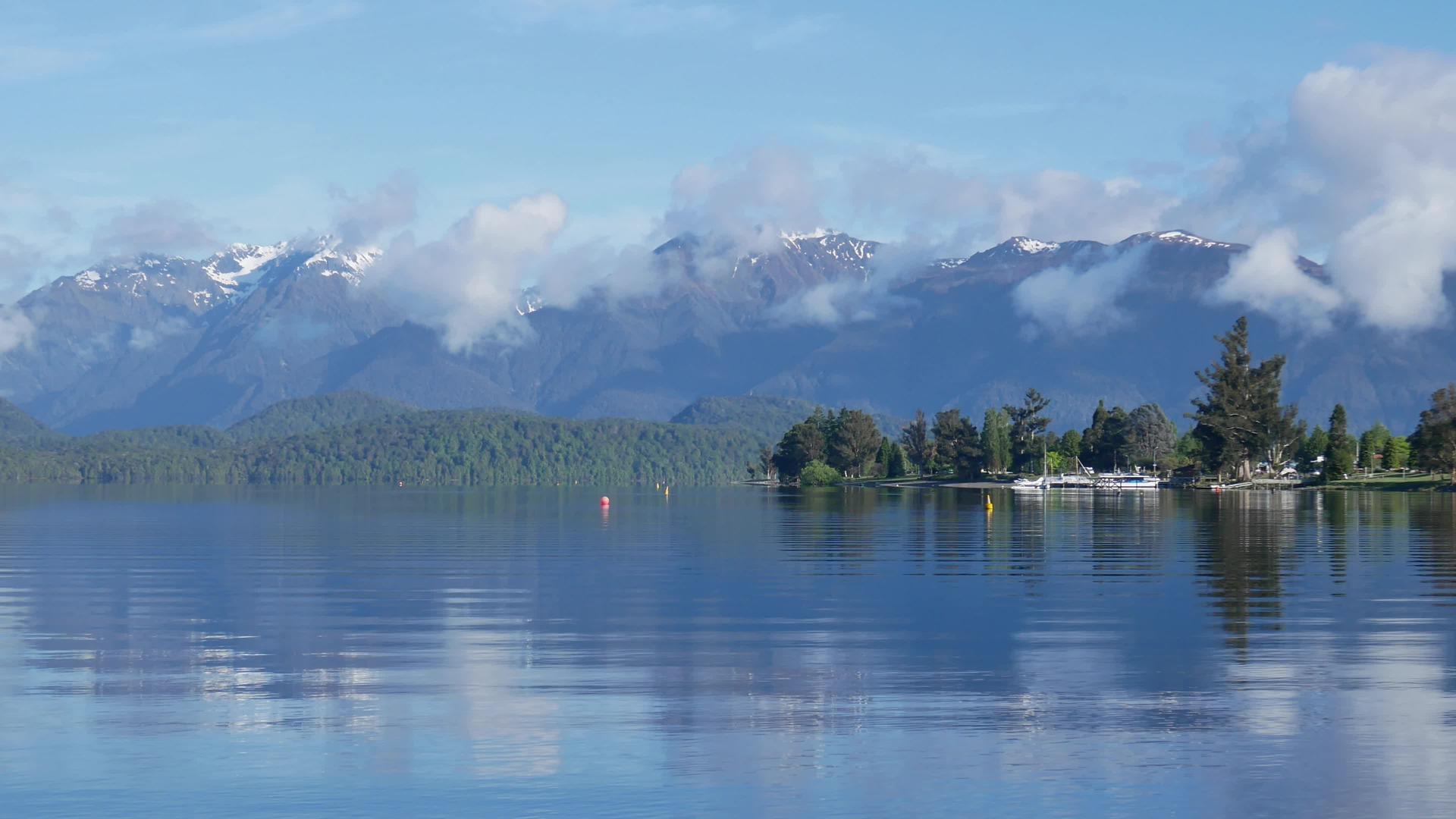 南岛Teanau的镜像湖视频的预览图