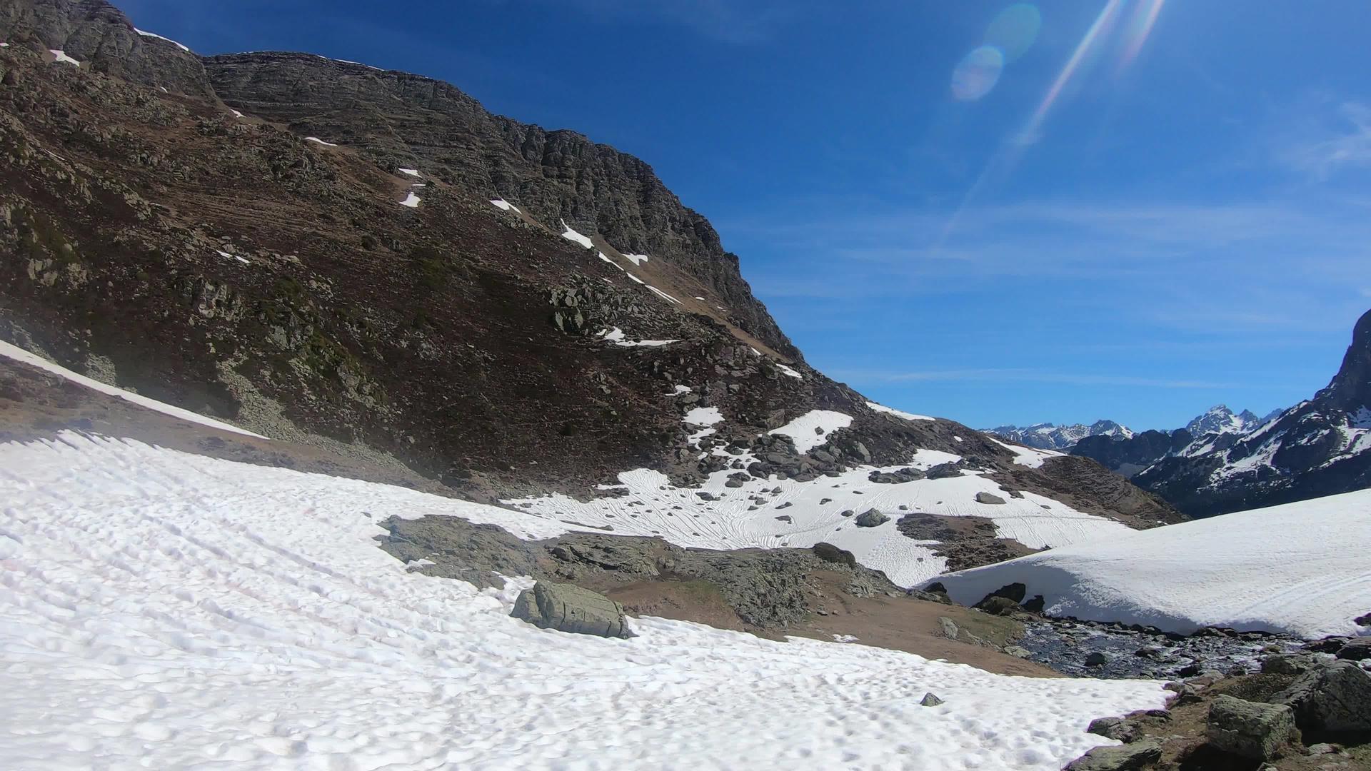 法国比利牛斯山的皮德米迪奥索春天视频的预览图