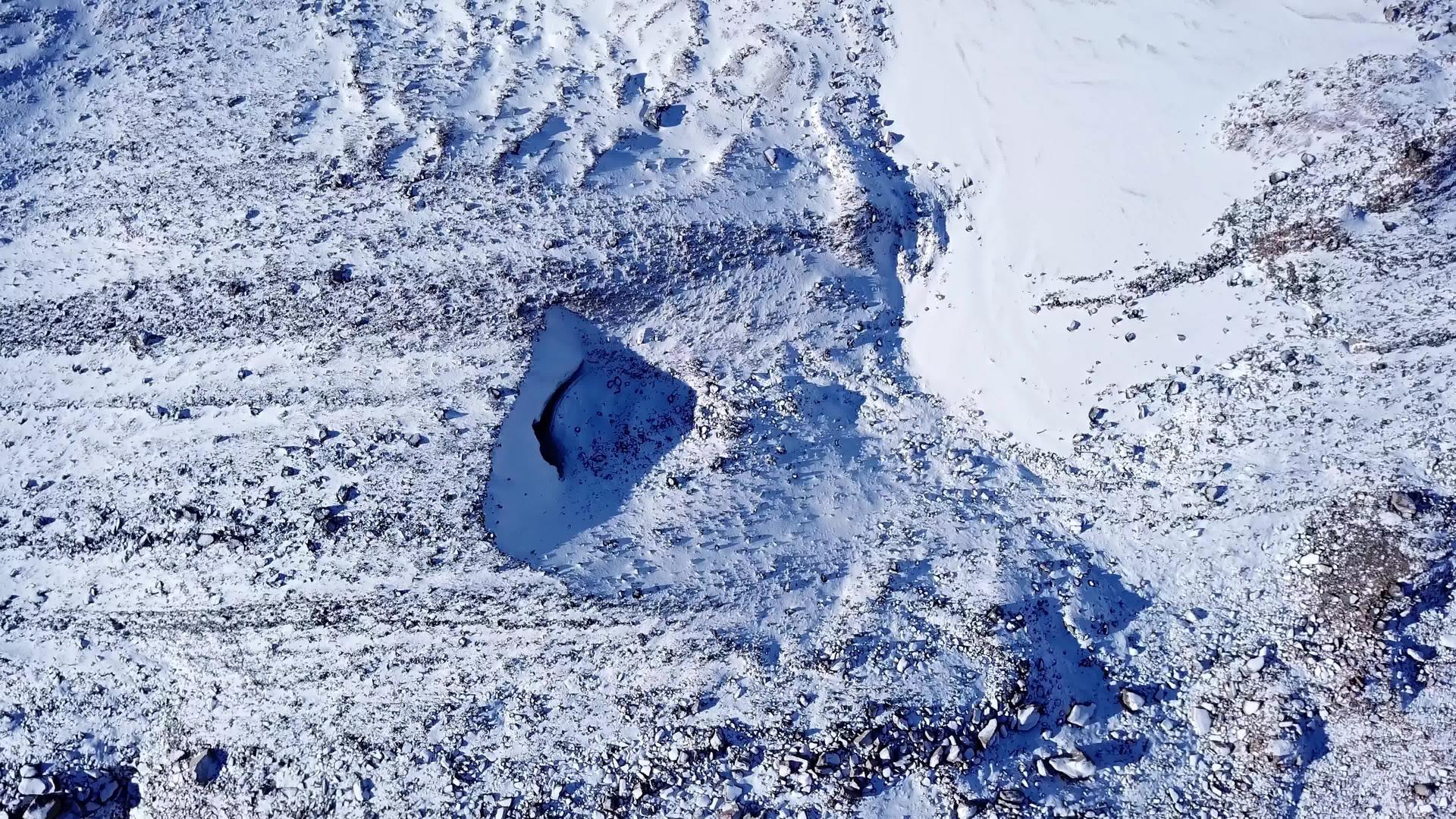 冰洞入口视频的预览图