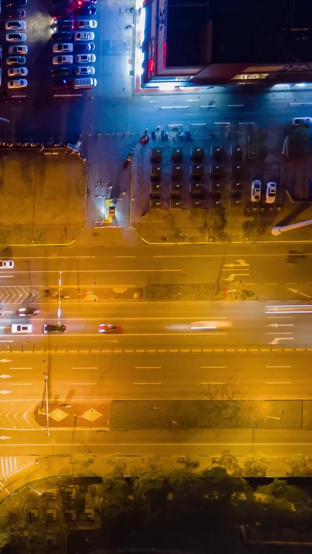 上海城市交通夜景十字路口俯视上空交通延迟摄影视频的预览图