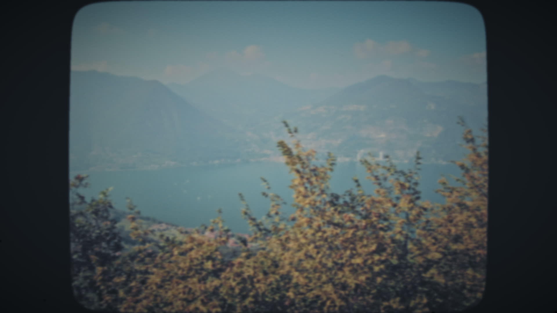 山岳和大蓝湖视频的预览图