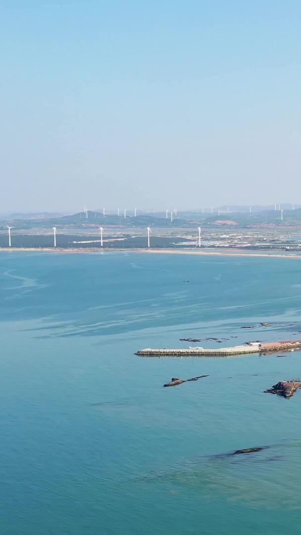 海滨自然风光发电机航拍视频视频的预览图
