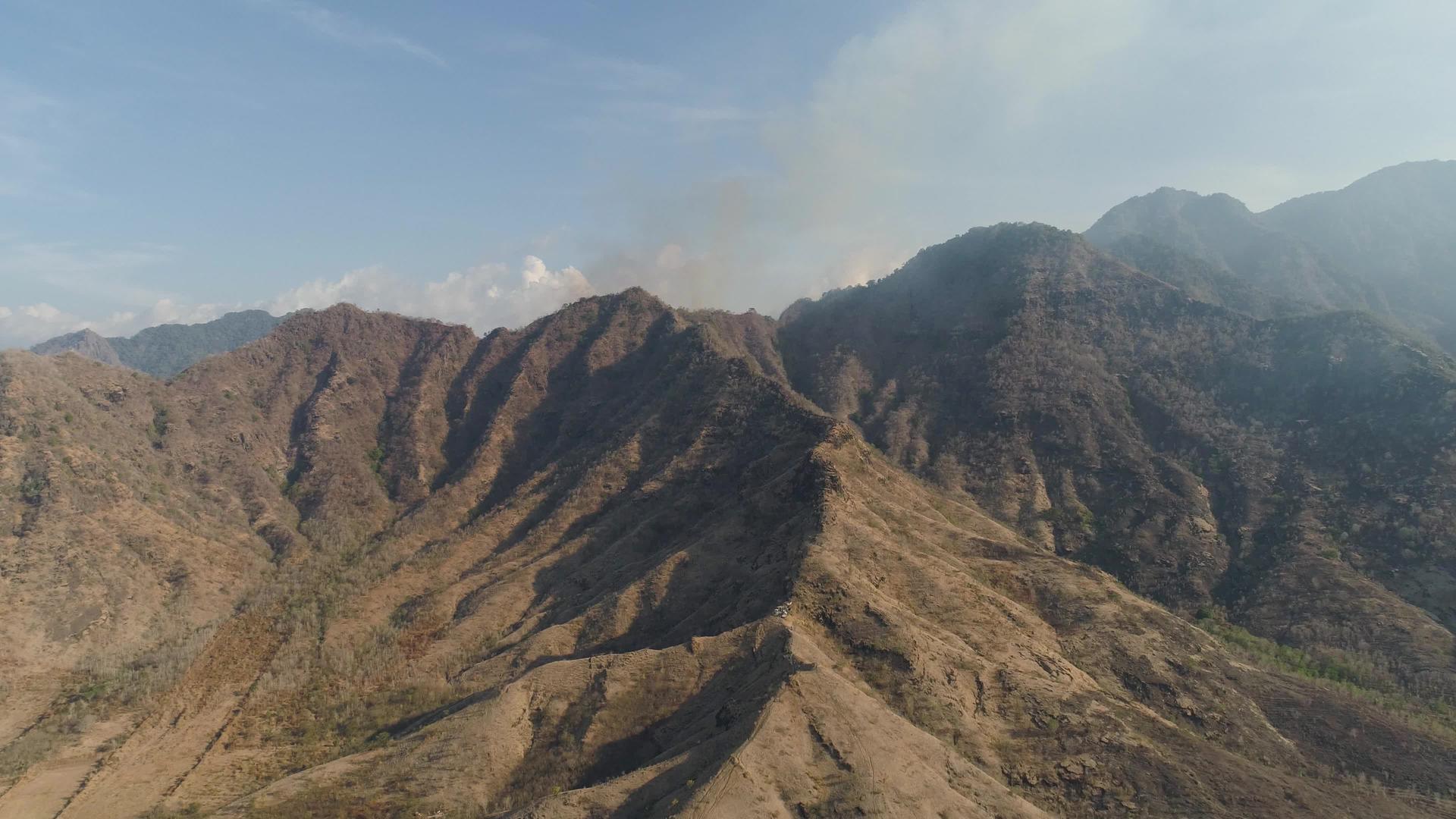 巴厘岛因多尼西亚的山地景观视频的预览图