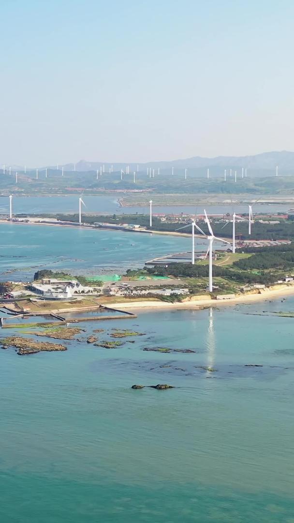 海滨自然风光发电机航拍视频视频的预览图