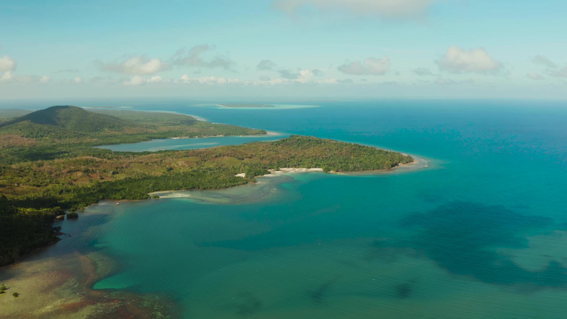 巴巴克岛布拉旺岛热带岛屿上的海岸线视频的预览图
