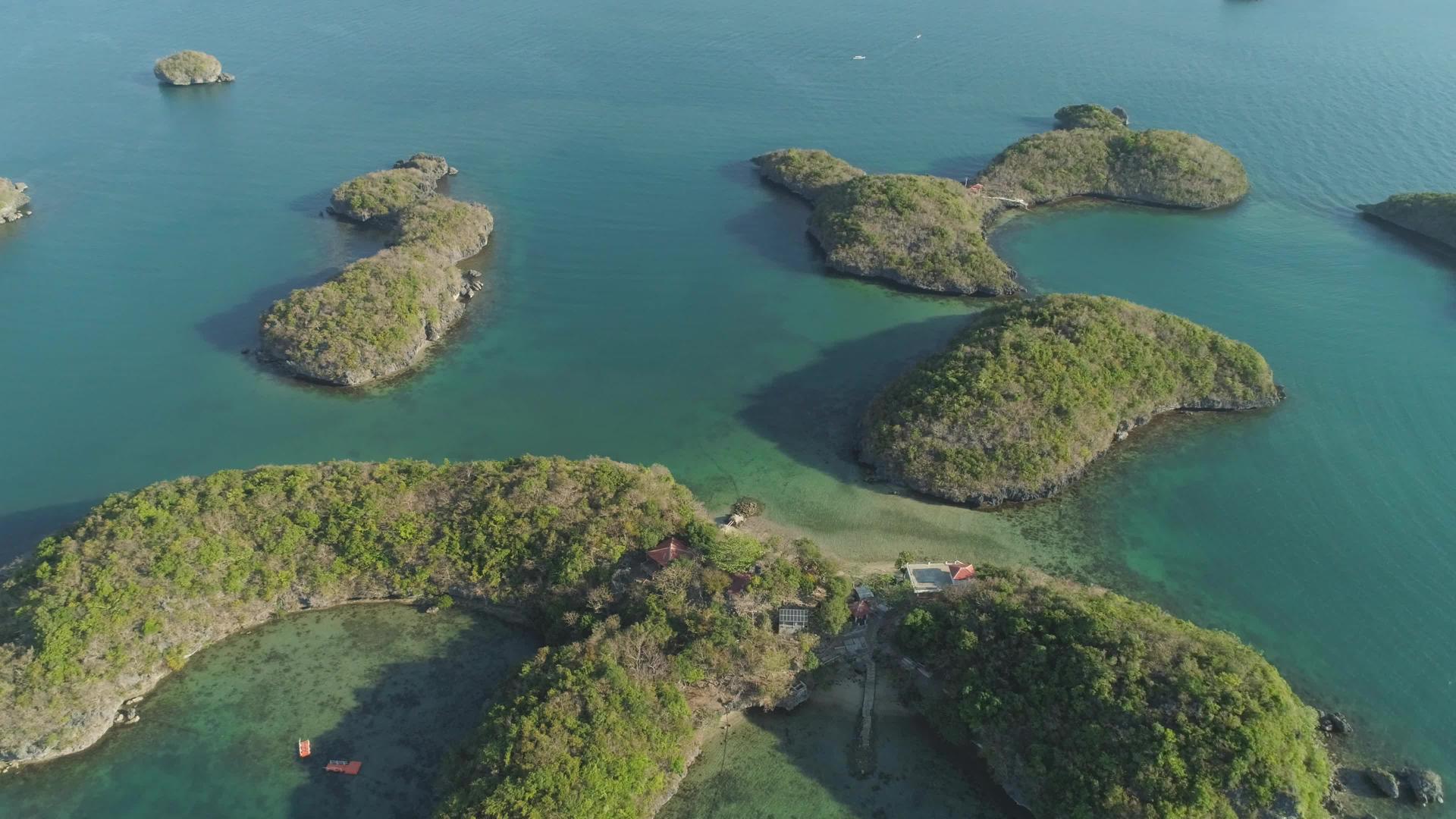 海洋中岛屿的群落海平面视频的预览图