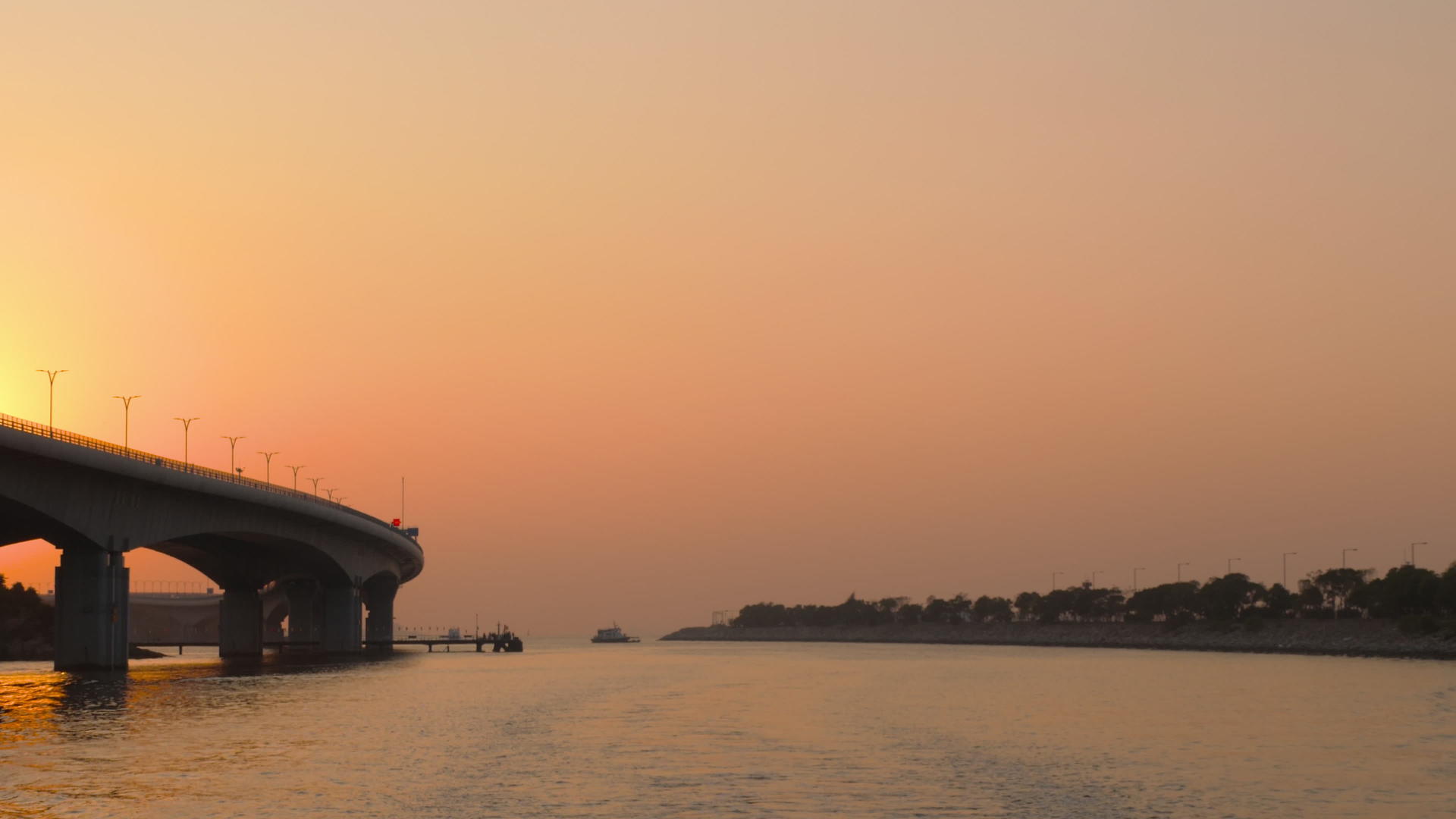 红洞马考桥日落时的风景视频的预览图