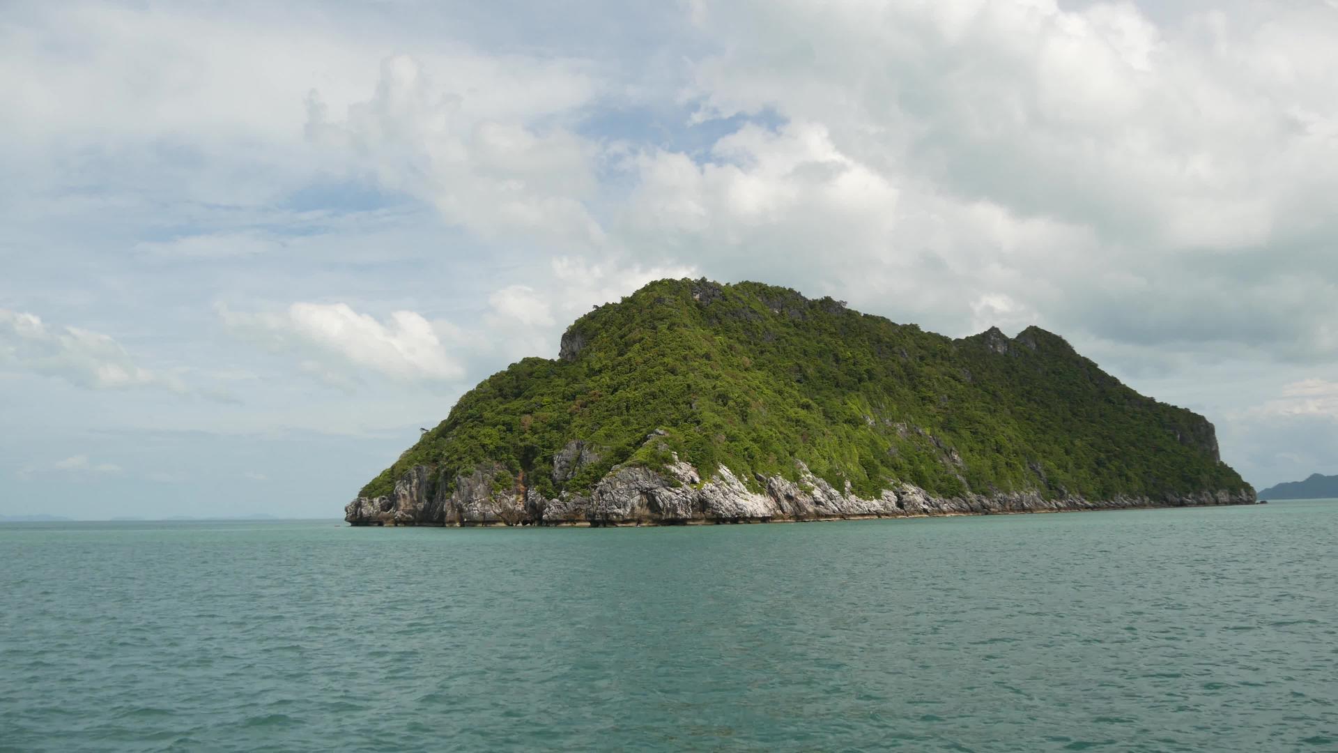 安通国家海洋公园位于苏梅岛热带度假胜地附近视频的预览图
