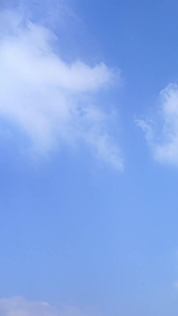 拍摄天空蓝天白云延时摄影视频的预览图