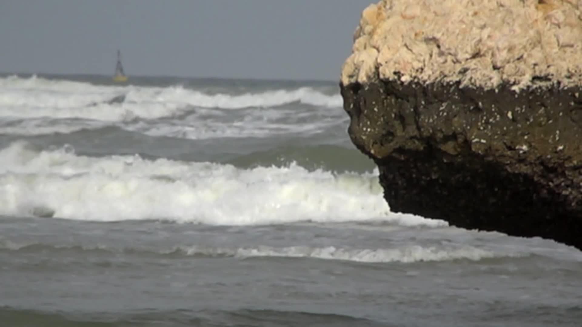 海浪缓慢移动视频的预览图
