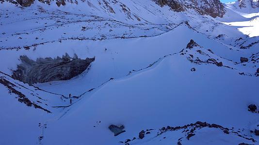 雪山和冰川的景色视频的预览图
