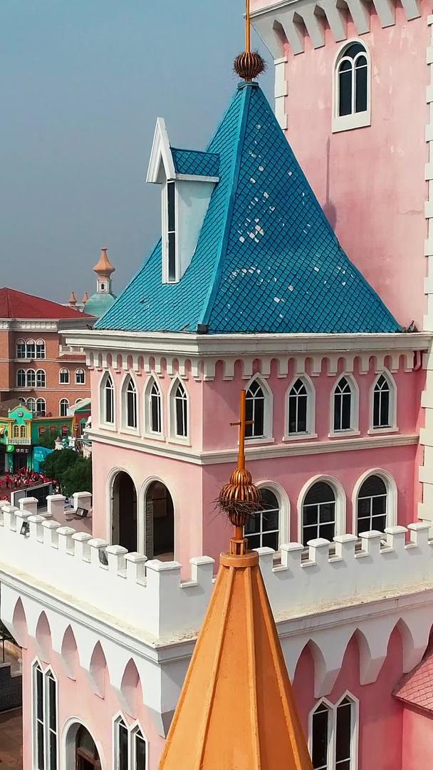 航拍游乐园童话古堡建筑视频的预览图