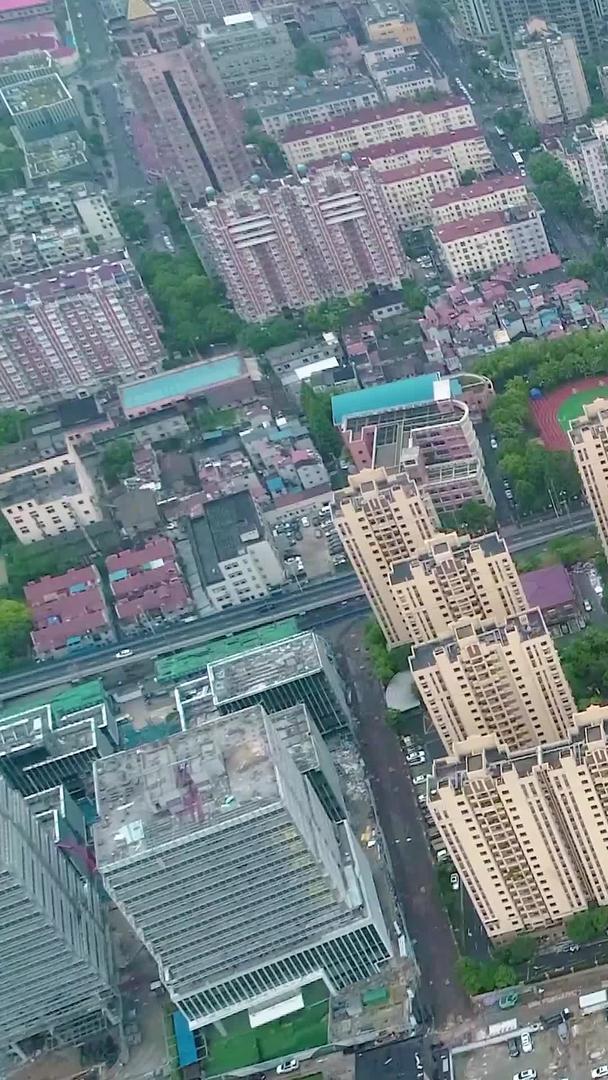 拍摄城市房屋建筑视频的预览图