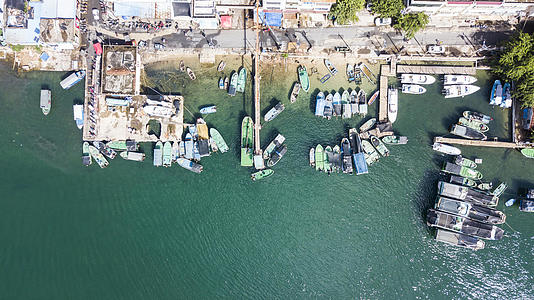 海南省陵水疍家鱼排航拍4k视频的预览图