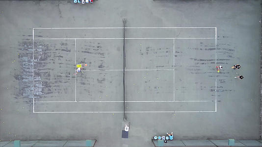 航拍城市网球运动练习4k体育俯拍素材视频的预览图