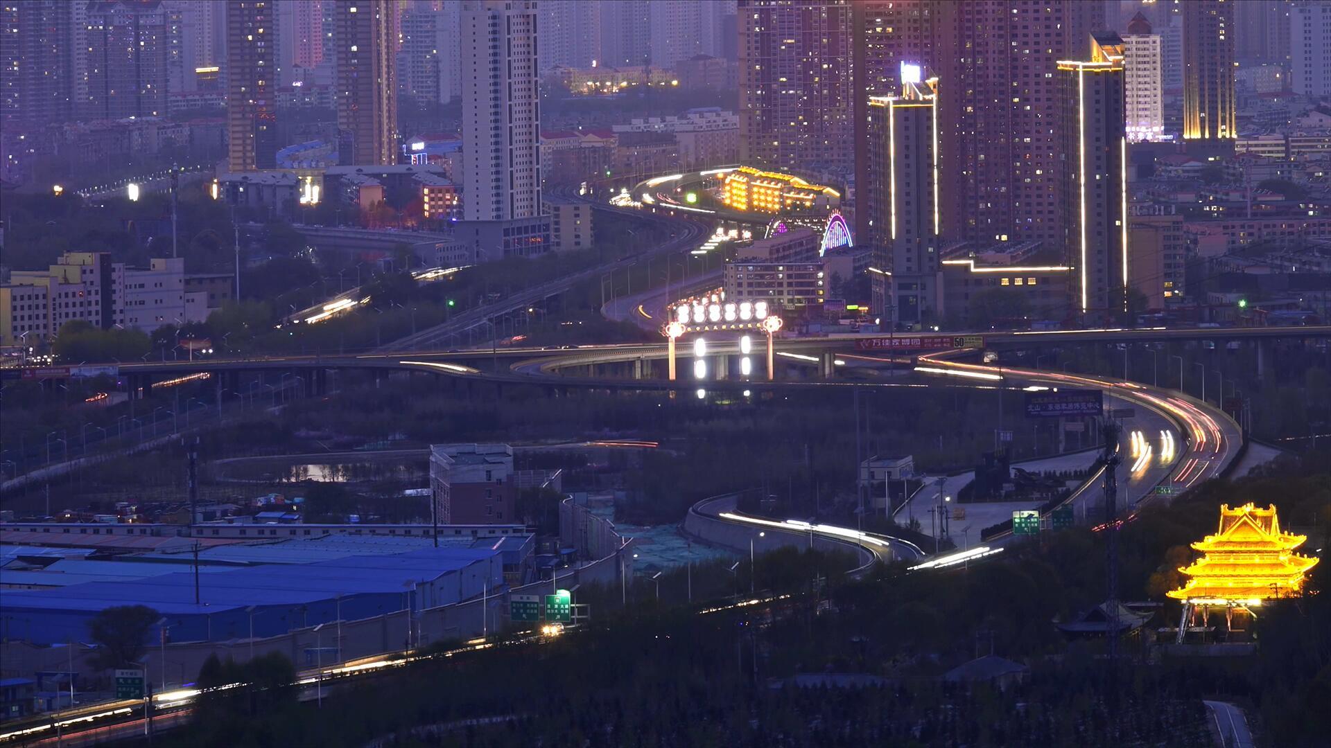 西宁城市高架桥夜景延时摄影视频的预览图