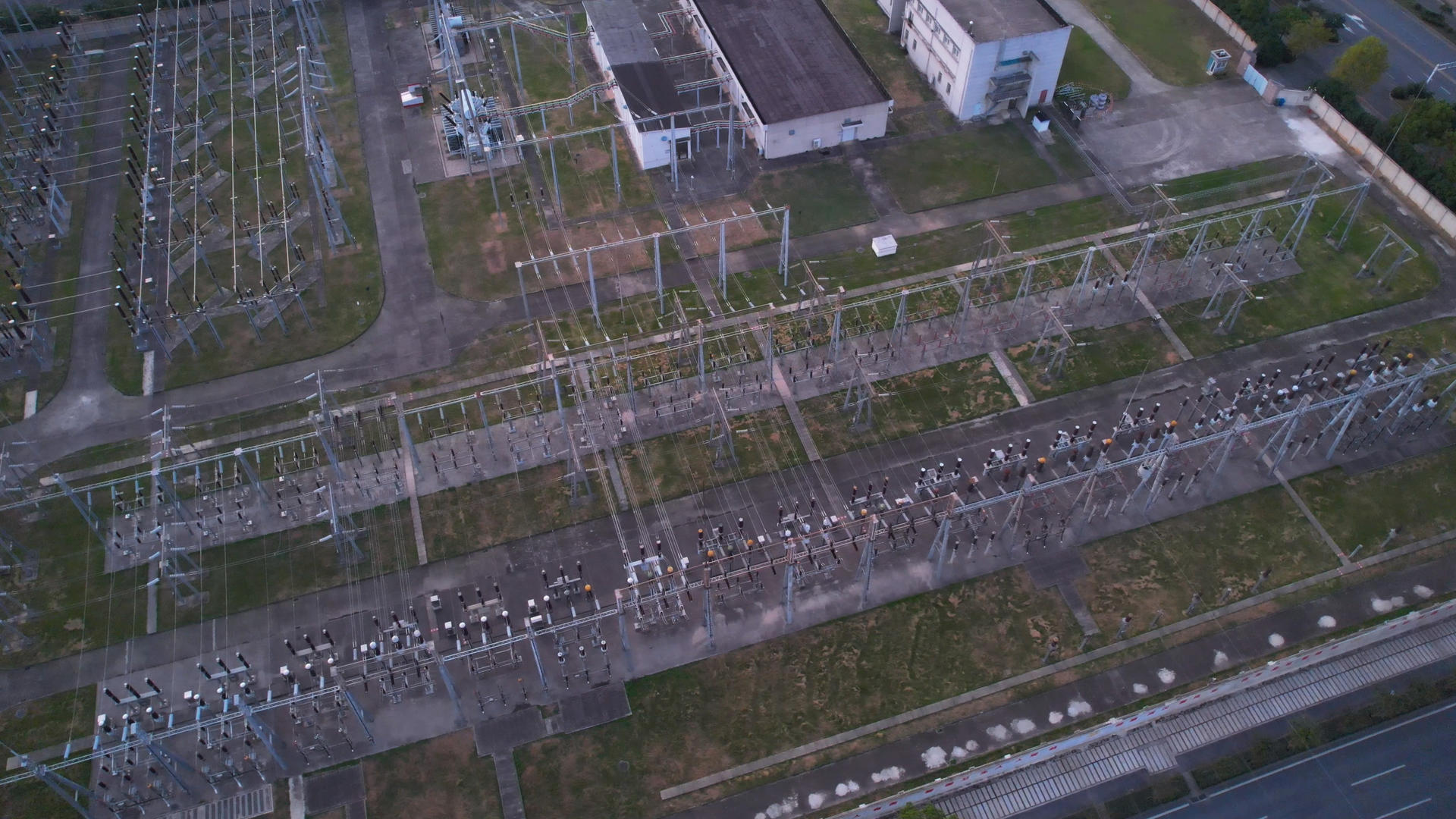 航拍城市高压变电站能源环保电力系统民生工程4k素材视频的预览图