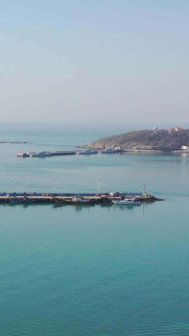 青岛海滨风光渔港码头航拍视频视频的预览图