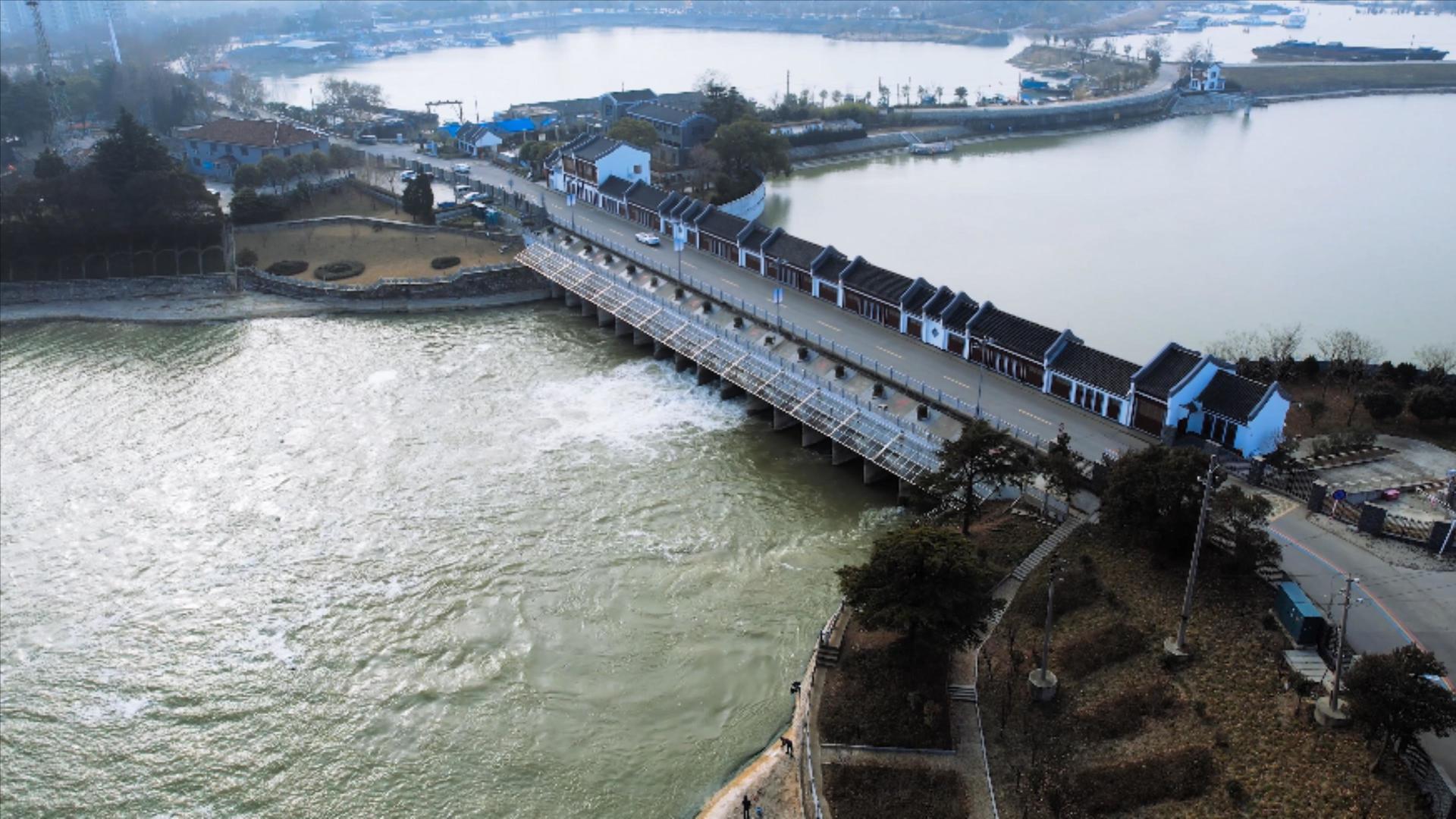 泄洪水闸船闸闸口4K航拍视频素材视频的预览图